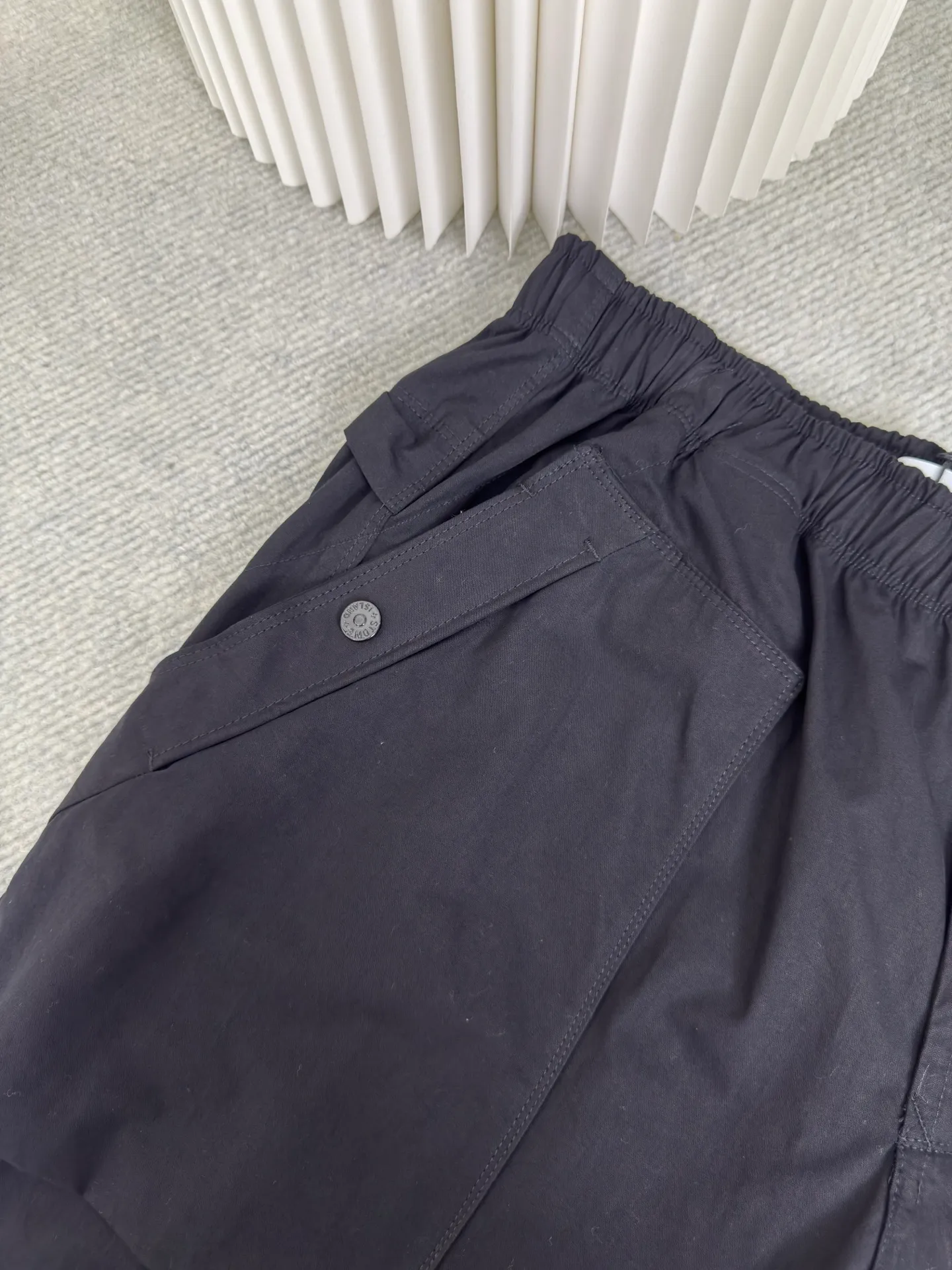 P450 Stonelsland emblem casual trousers, genuine version - physical counter - top luxury quality 🆚Instant sale of all versions on the market. Customized Yunmian Yixu moisture-permeable soft satin, refreshing and breathable, comfortable and skin-friendly. The black base is calm and atmospheric. The iconic Stonesland emblem on the side of the trousers is like a unique medal, highlighting the brand's imprint. Abandoning complexity, simple lines outline a neat version, and outline a casual and free style. Calmly interpret a unique style chapter. Size: 34 36 38 40